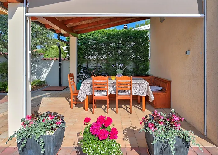 Teuta_commodious At The *